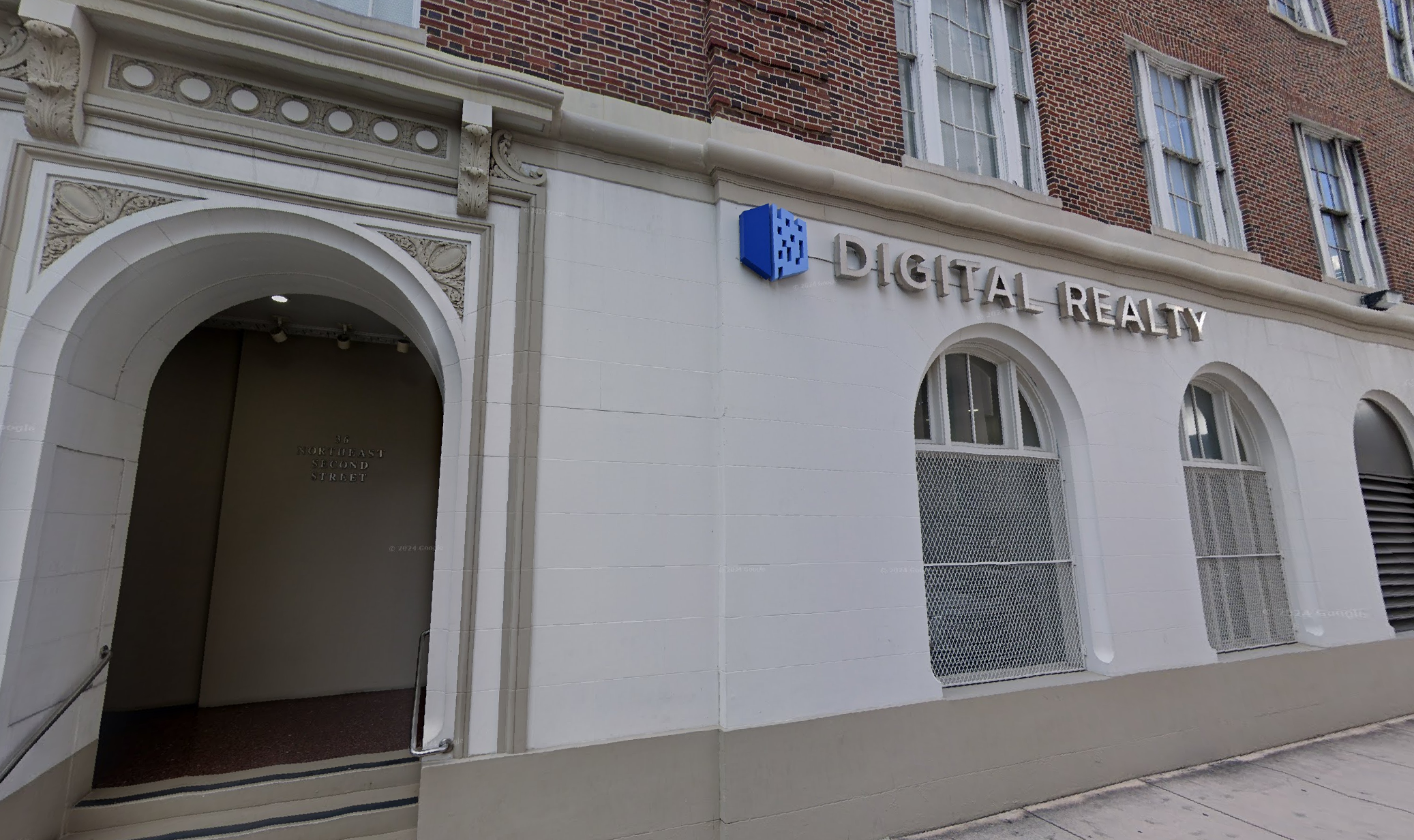 Equinix MI1 datacenter exterior